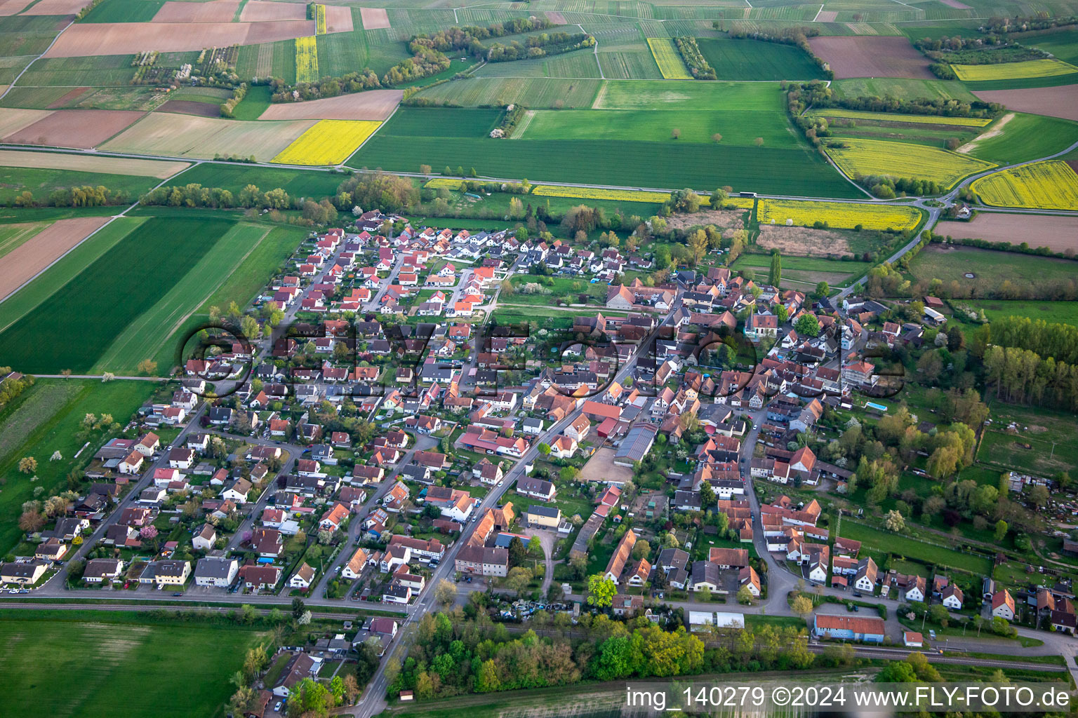 Vue aérienne de Du nord à Barbelroth dans le département Rhénanie-Palatinat, Allemagne