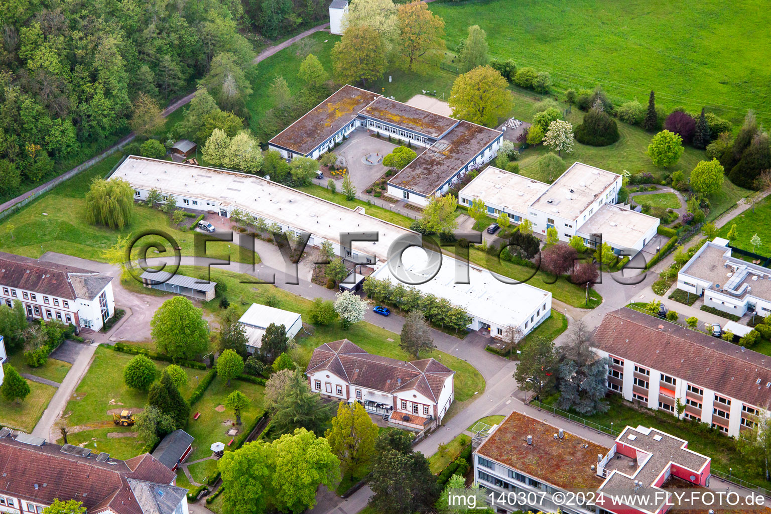 Vue aérienne de Centre de formation de l'hôpital Palatinat en psychiatrie et neurologie "Landeck à Klingenmünster dans le département Rhénanie-Palatinat, Allemagne