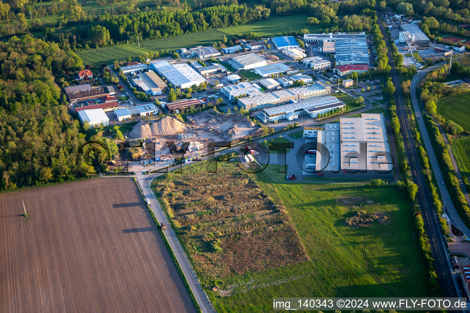 Vue aérienne de Zone industrielle de Große Ahlmühle depuis le nord à Rohrbach dans le département Rhénanie-Palatinat, Allemagne