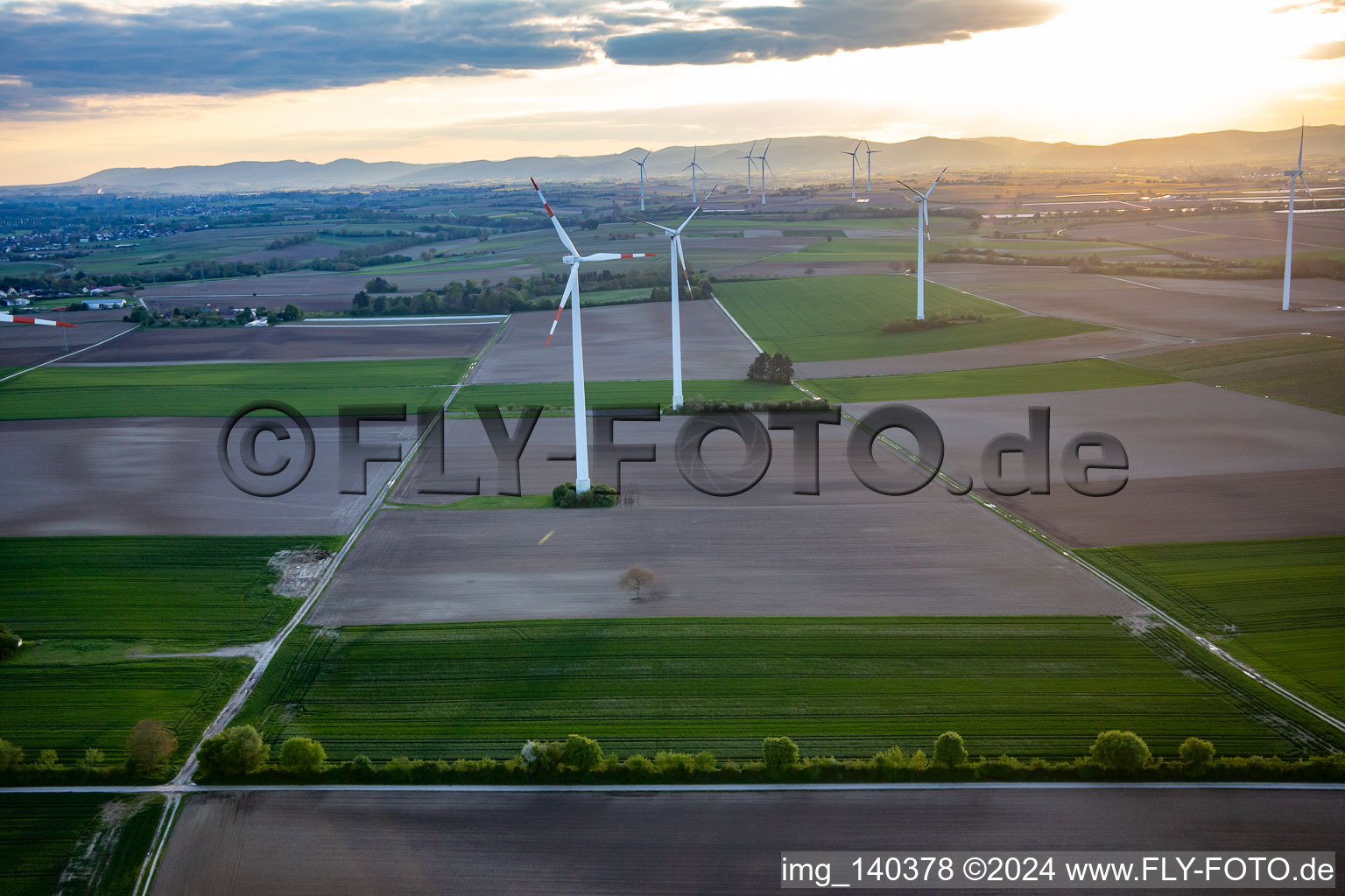 Vue aérienne de Parc éolien Minfeld à Minfeld dans le département Rhénanie-Palatinat, Allemagne