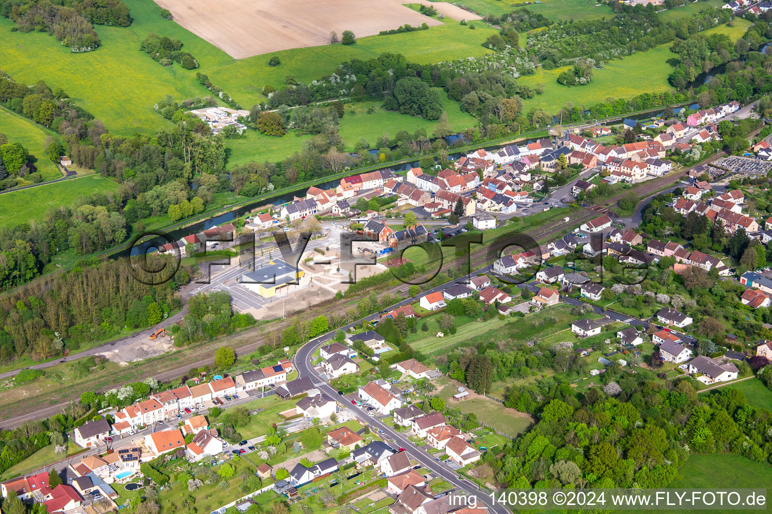 Vue aérienne de Château de Rémelfing à Rémelfing dans le département Moselle, France