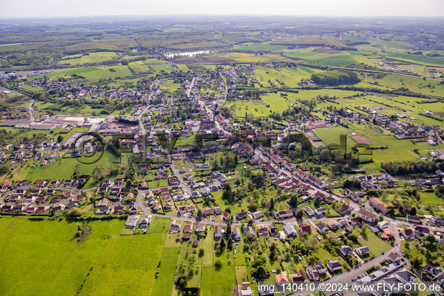 Vue aérienne de Rue Nationale à Hambach dans le département Moselle, France