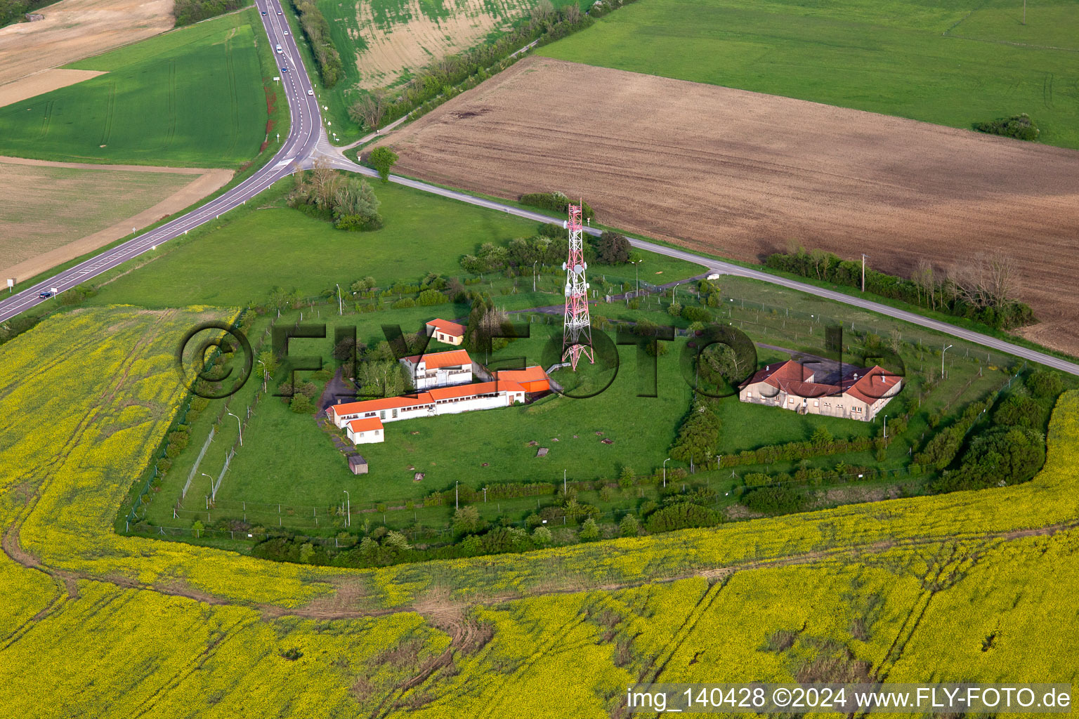 Vue aérienne de ACE High Station Rohrbach pour la communication par satellite à Rohrbach-lès-Bitche dans le département Moselle, France