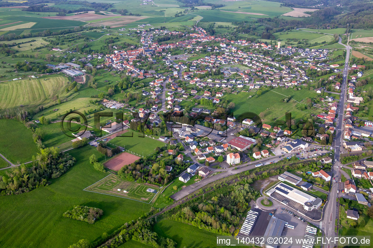 Vue aérienne de De l'ouest à Petit-Réderching dans le département Moselle, France