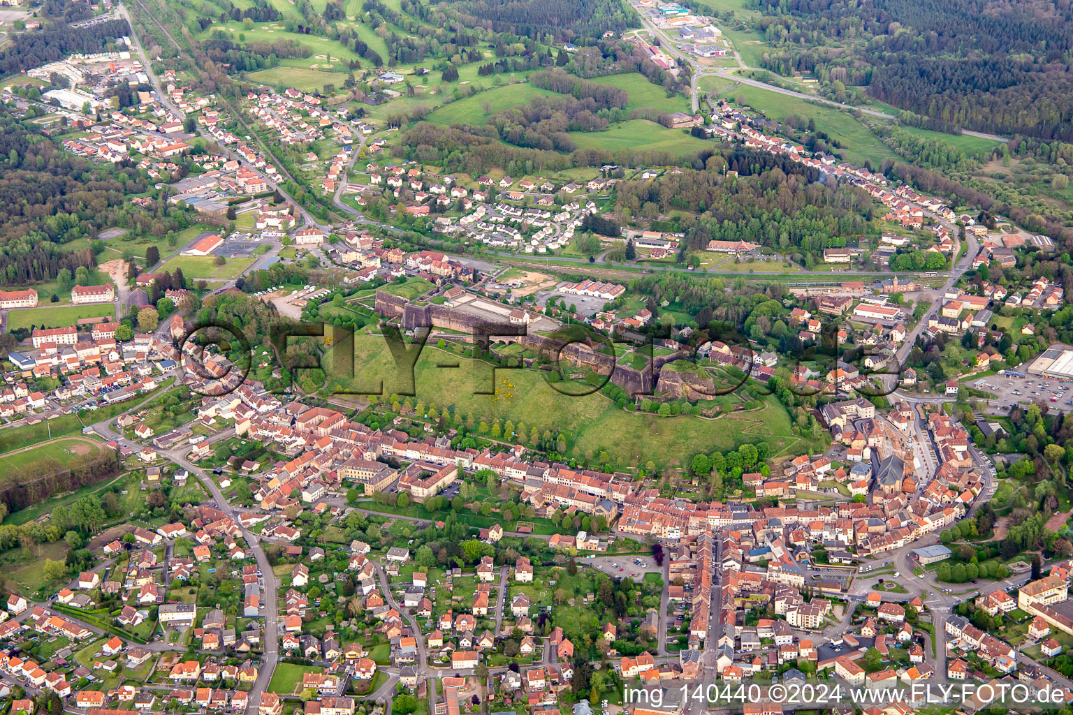 Vue aérienne de Citadelle de Bitsch à Bitsch dans le département Moselle, France