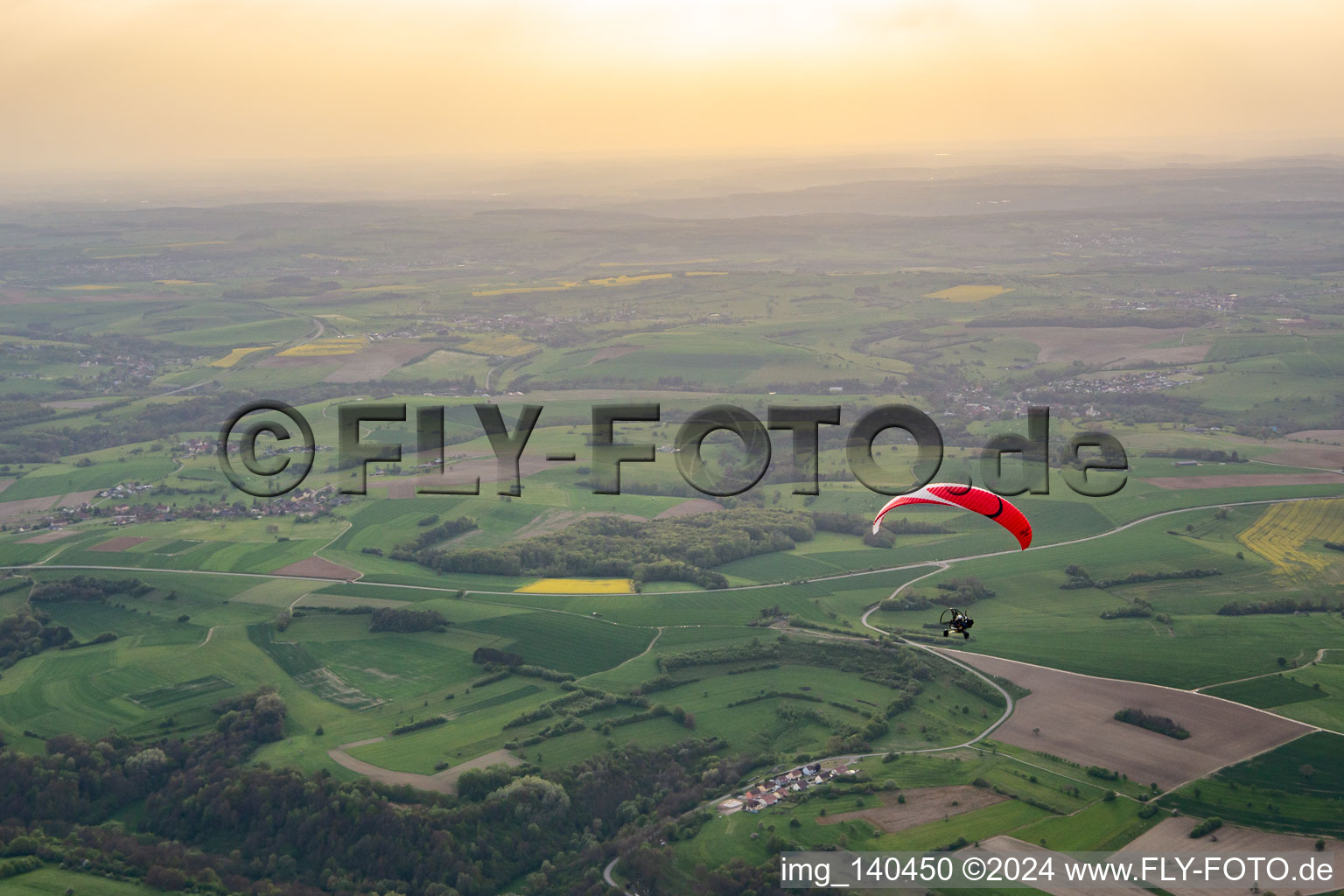 Vue aérienne de Paramoteur à Lengelsheim dans le département Moselle, France