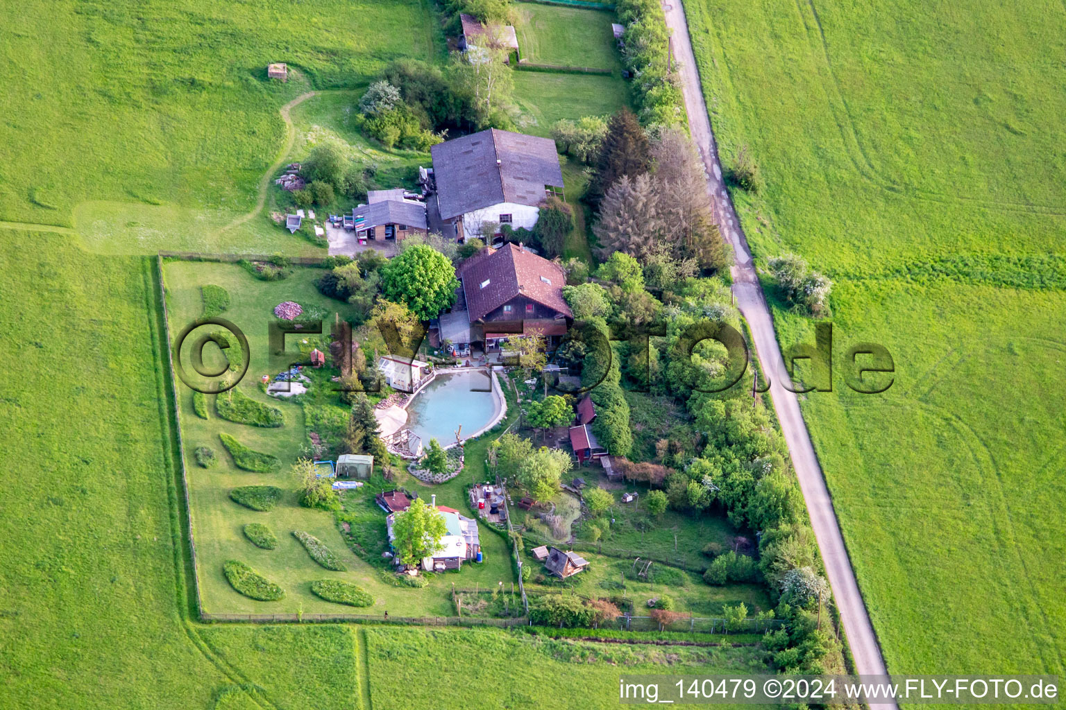 Vue aérienne de Idylle de jardin à Blies-Ébersing dans le département Moselle, France