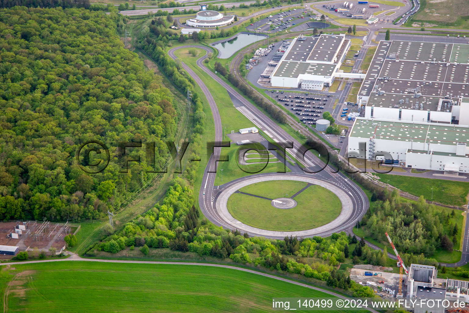 Vue aérienne de Piste d'essai MAHLE Behr Hambach SAS à Hambach dans le département Moselle, France