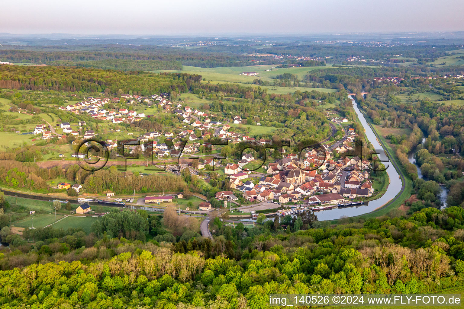 Vue aérienne de Du sud à Wittring dans le département Moselle, France