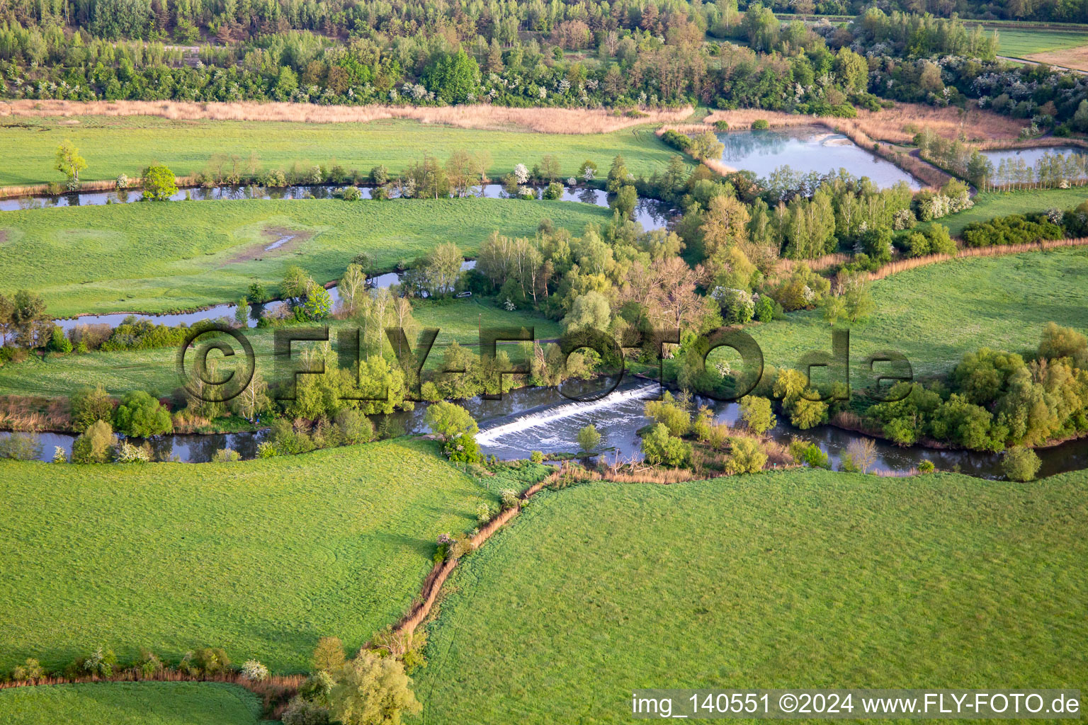 Photographie aérienne de Les prairies inondables de la Sarre servent de terrain d'alimentation aux cigognes à Willerwald dans le département Moselle, France