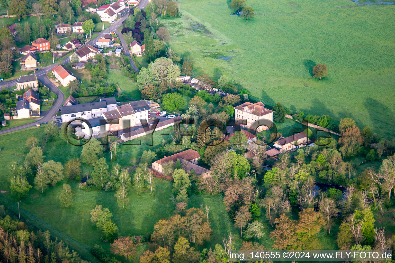 Vue aérienne de Saltzbronn, Rue Saint-Wendelin à Sarralbe dans le département Moselle, France