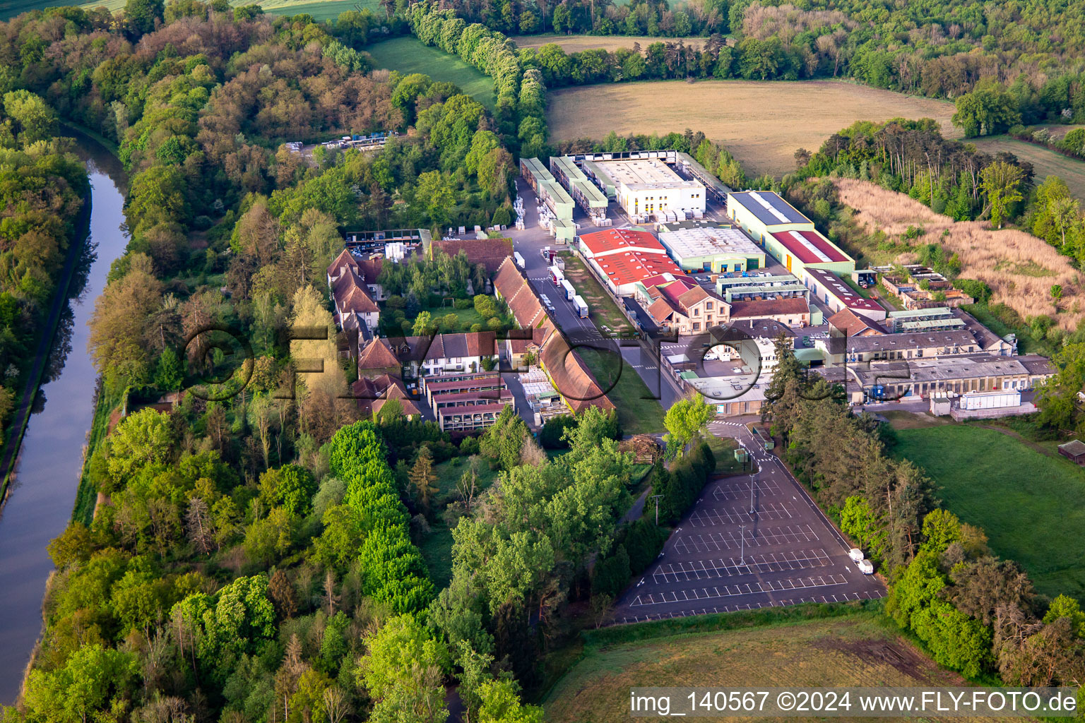 Vue aérienne de Zone commerciale LE HARAS avec Bluetek Sarralbe, SIA Service | Expert en sécurité incendie à Sarralbe dans le département Moselle, France