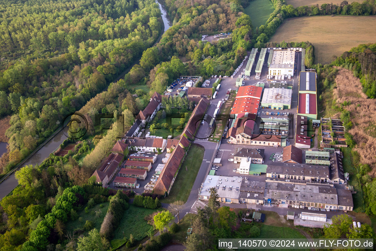 Vue oblique de Zone commerciale LE HARAS avec Bluetek Sarralbe, SIA Service | Expert en sécurité incendie à Sarralbe dans le département Moselle, France