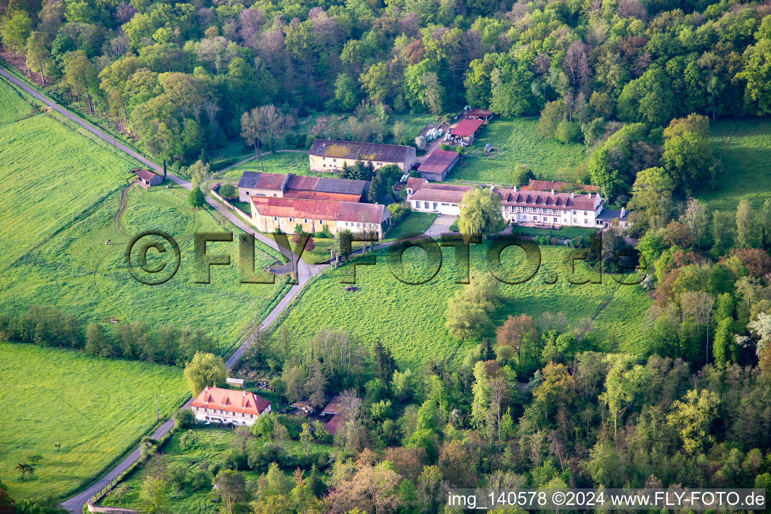 Vue aérienne de Château Bonnefontaine à Altwiller dans le département Bas Rhin, France