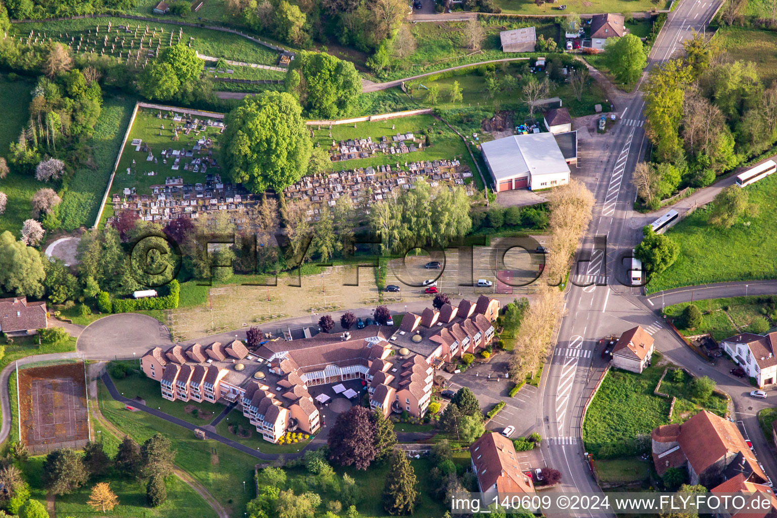 Vue aérienne de EHPAD Le Val Fleuri (Maison de Retraite) à Fénétrange dans le département Moselle, France