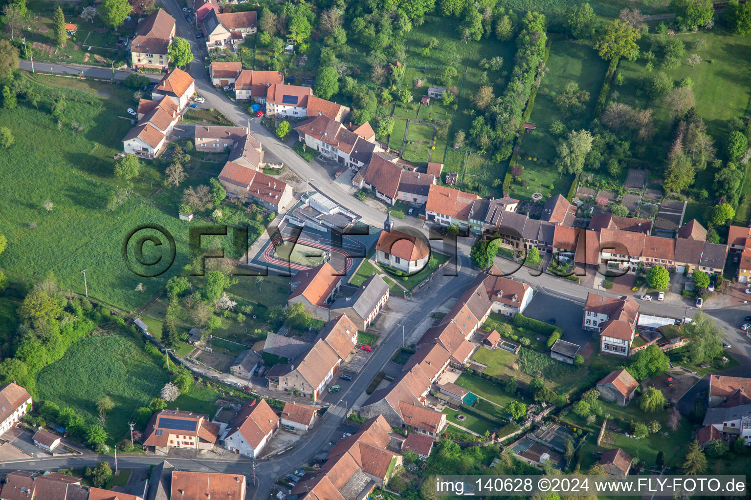 Vue aérienne de Rue Principale à Burbach dans le département Bas Rhin, France