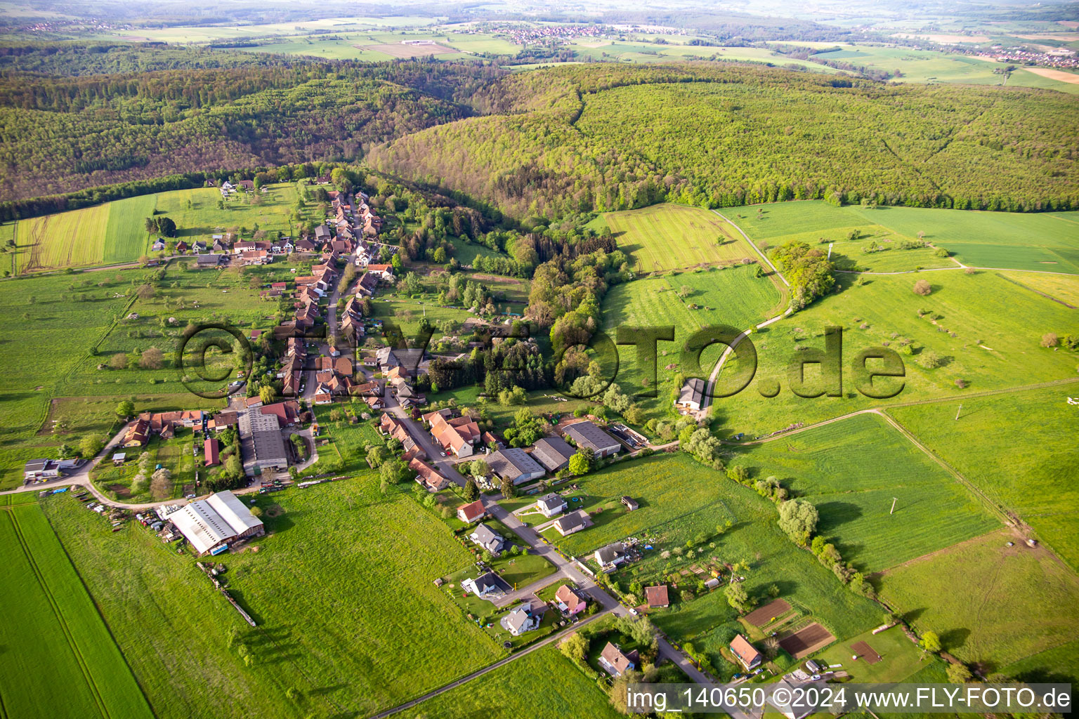 Vue aérienne de Du nord à Ratzwiller dans le département Bas Rhin, France