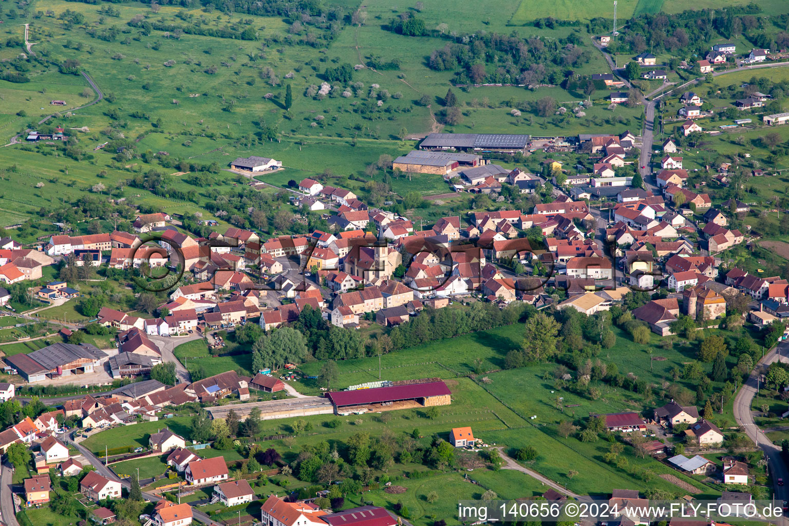 Vue aérienne de Rahling dans le département Moselle, France