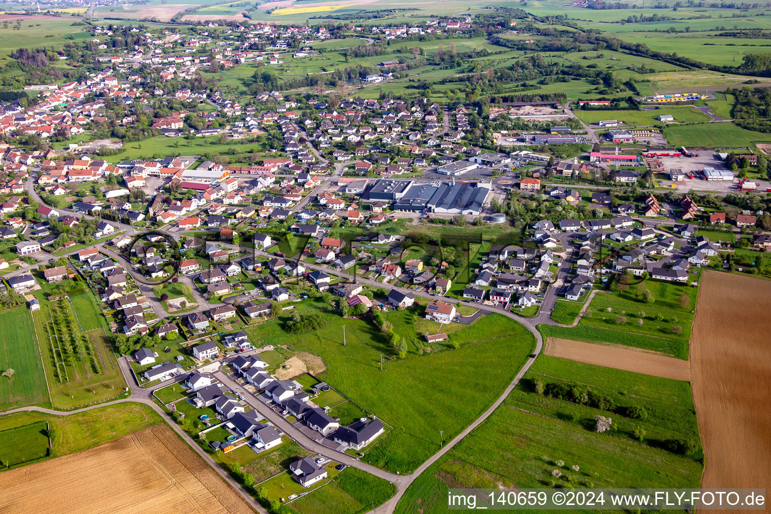 Vue aérienne de Rue du Dr. Schweitzer à Rohrbach-lès-Bitche dans le département Moselle, France