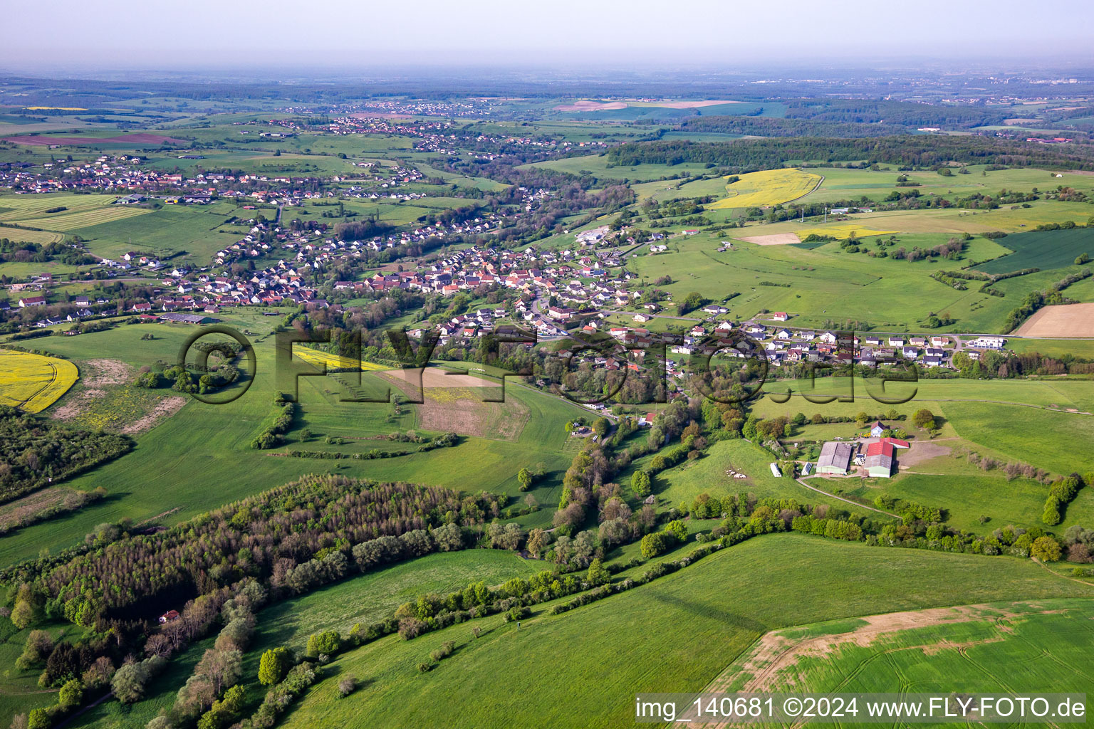 Vue aérienne de Du nord-est à Achen dans le département Moselle, France