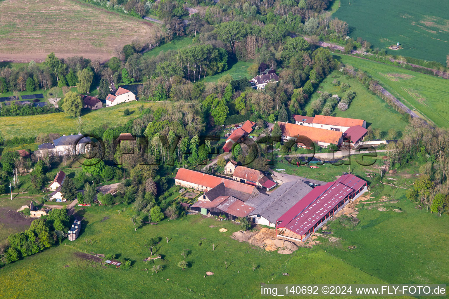 Vue aérienne de Chapelle Sainte-Barbe à Kalhausen dans le département Moselle, France