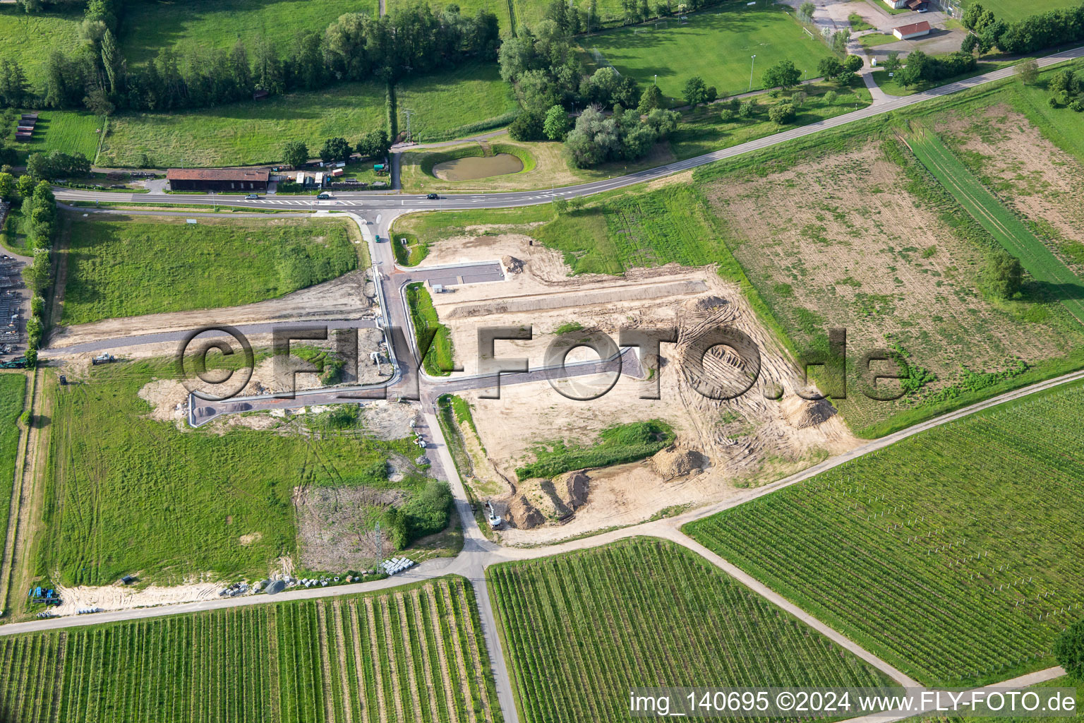 Vue aérienne de Développement de la zone commerciale à Klingenmünster dans le département Rhénanie-Palatinat, Allemagne