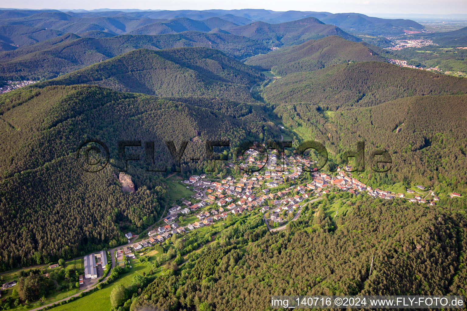 Vue aérienne de Du sud-ouest à Lug dans le département Rhénanie-Palatinat, Allemagne