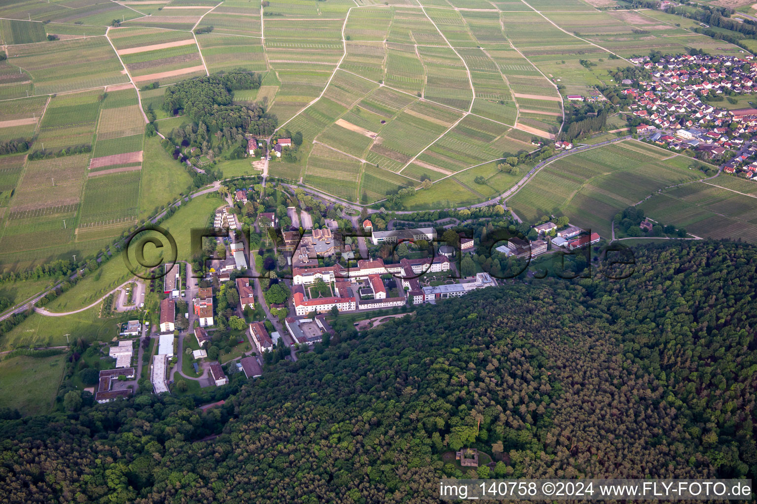 Vue d'oiseau de Clinique du Palatinat Landeck à Klingenmünster dans le département Rhénanie-Palatinat, Allemagne