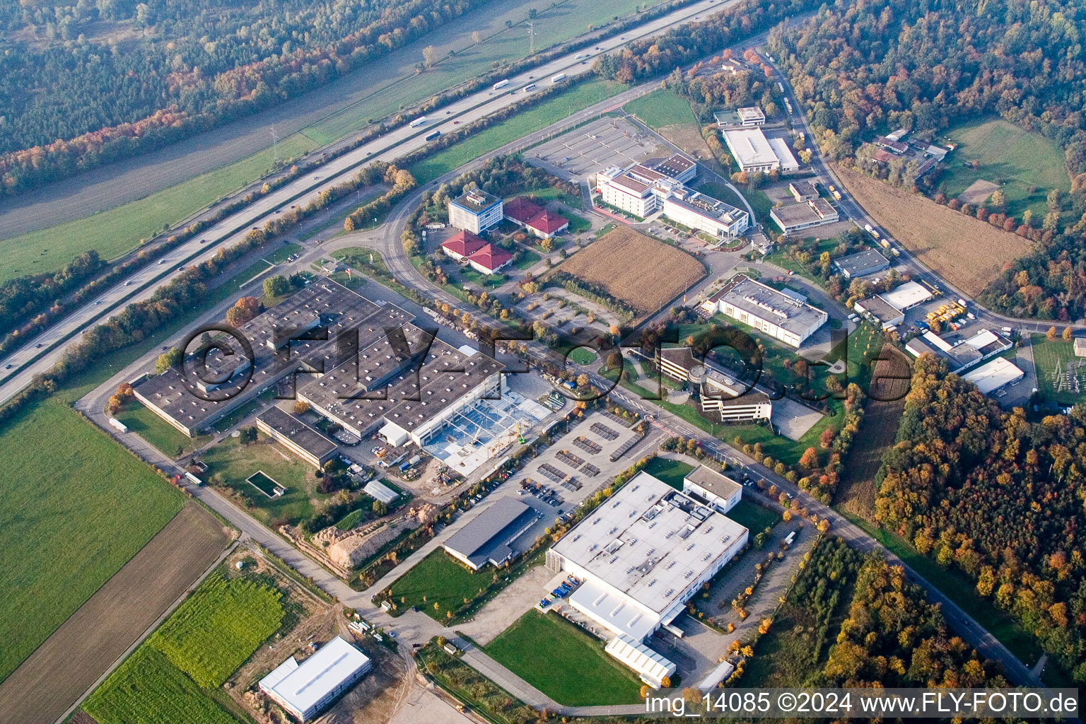 Vue aérienne de Contrôle de flux FlowServe à le quartier Bruchhausen in Ettlingen dans le département Bade-Wurtemberg, Allemagne