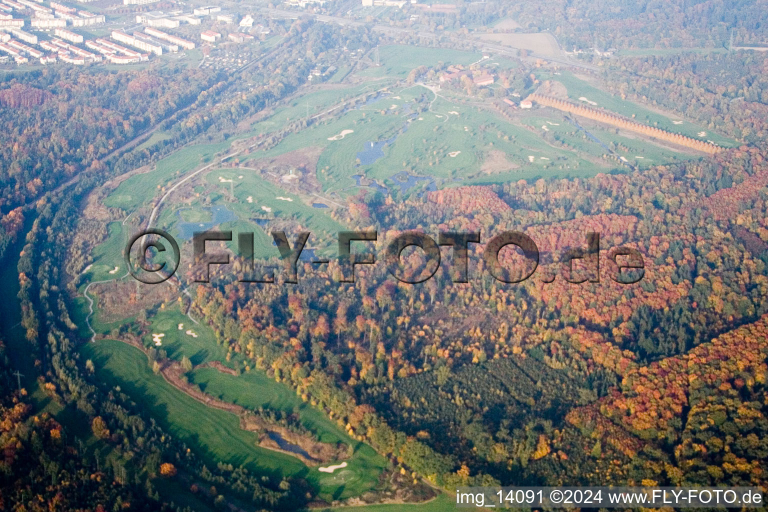 Vue oblique de Hofgut Scheibenhardt, terrain de golf à le quartier Beiertheim-Bulach in Karlsruhe dans le département Bade-Wurtemberg, Allemagne