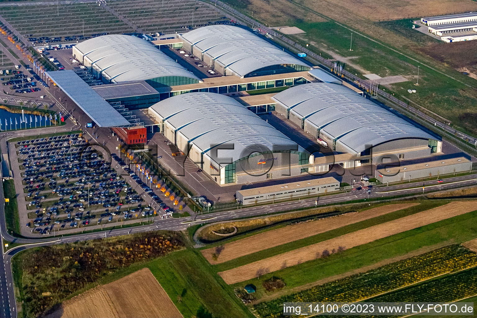 Photographie aérienne de Nouveau salon, DM Arena à le quartier Forchheim in Rheinstetten dans le département Bade-Wurtemberg, Allemagne