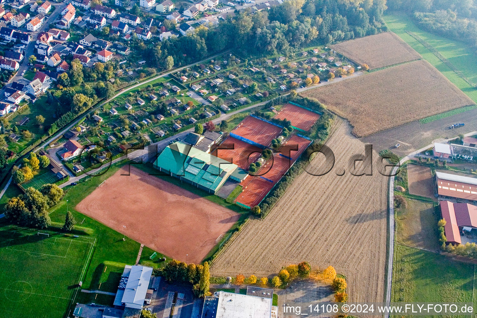 Vue aérienne de Club de tennis à le quartier Forchheim in Rheinstetten dans le département Bade-Wurtemberg, Allemagne