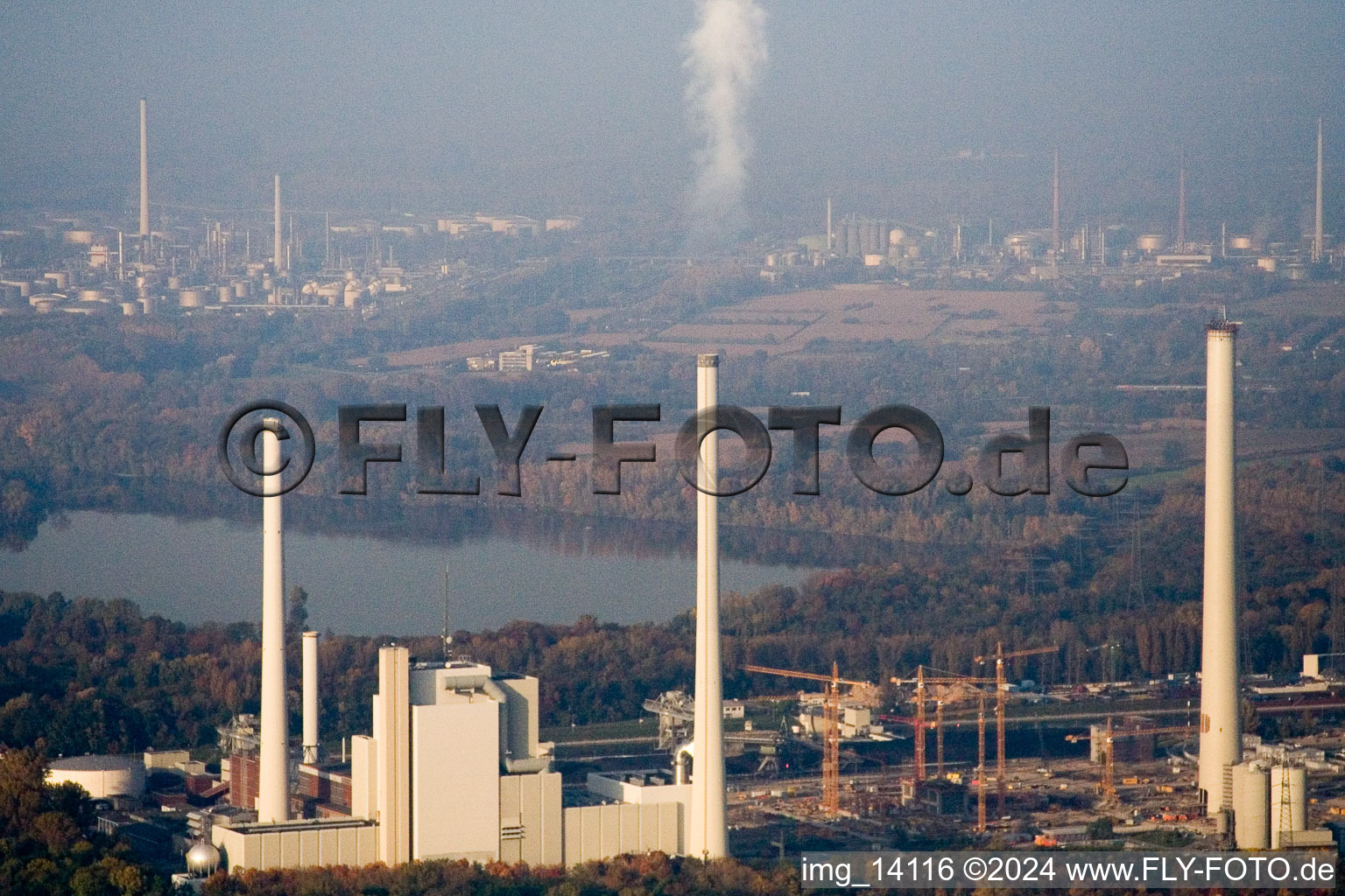 Vue aérienne de Centrale électrique EnBW à le quartier Rheinhafen in Karlsruhe dans le département Bade-Wurtemberg, Allemagne