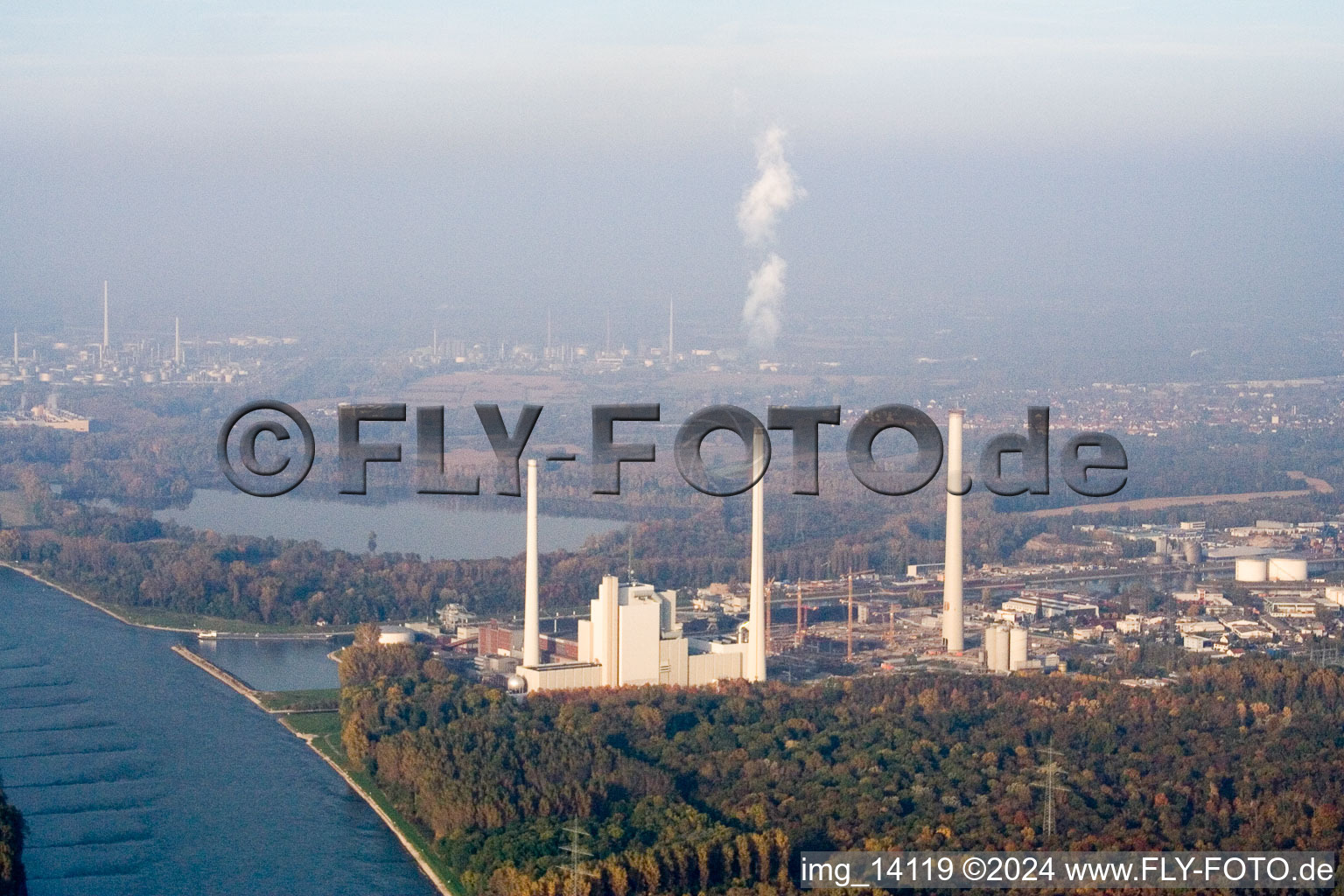 Vue oblique de Centrale électrique EnBW à le quartier Rheinhafen in Karlsruhe dans le département Bade-Wurtemberg, Allemagne