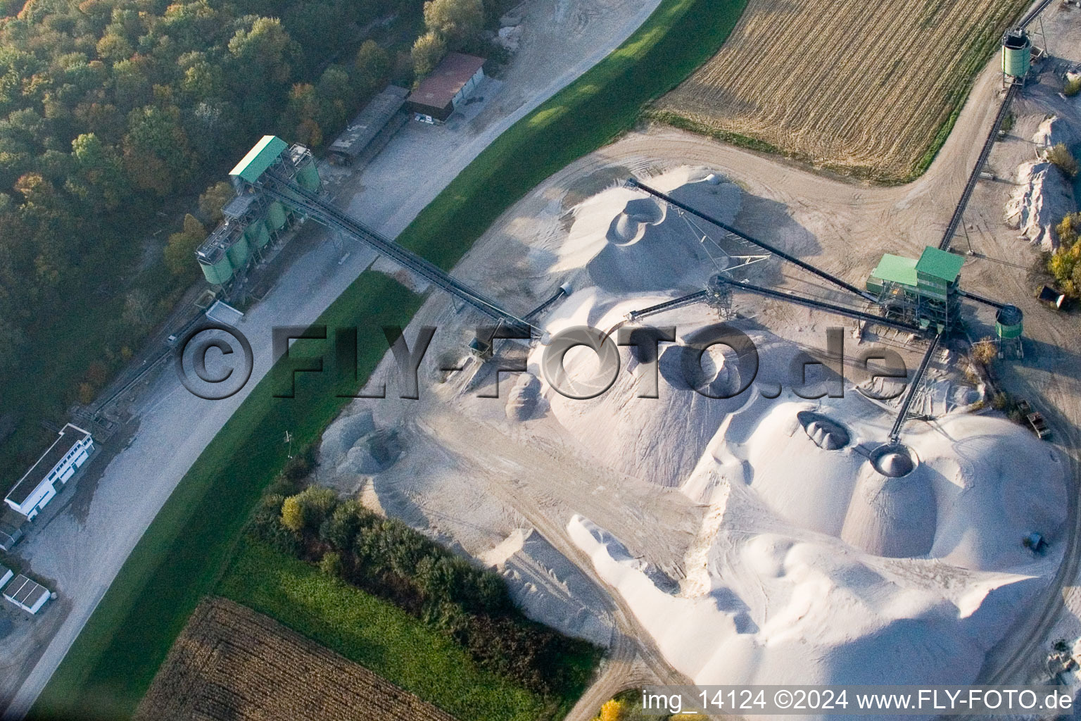 Photographie aérienne de Étang de carrière à Hagenbach dans le département Rhénanie-Palatinat, Allemagne