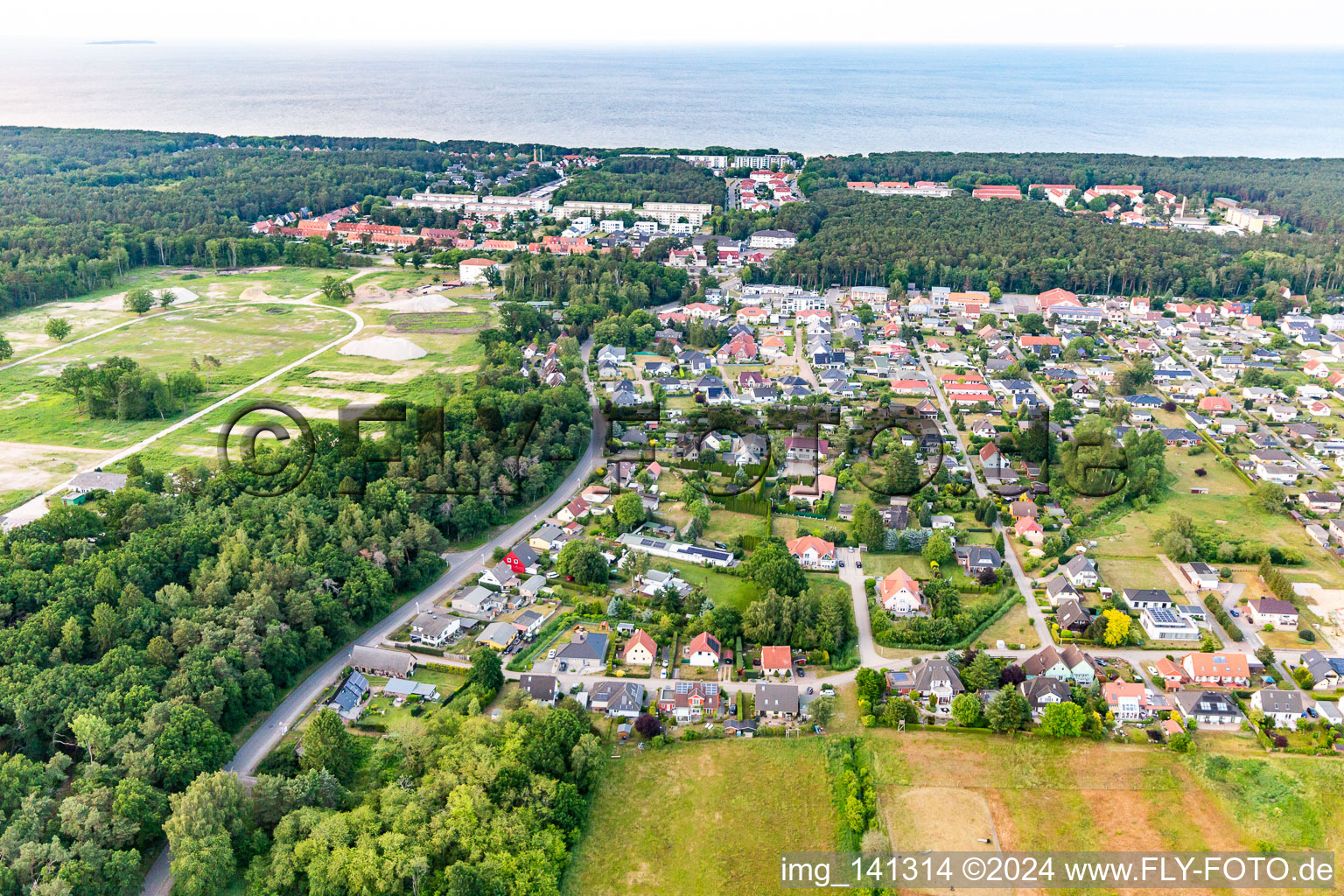 Vue aérienne de Du sud-ouest à Karlshagen dans le département Mecklembourg-Poméranie occidentale, Allemagne