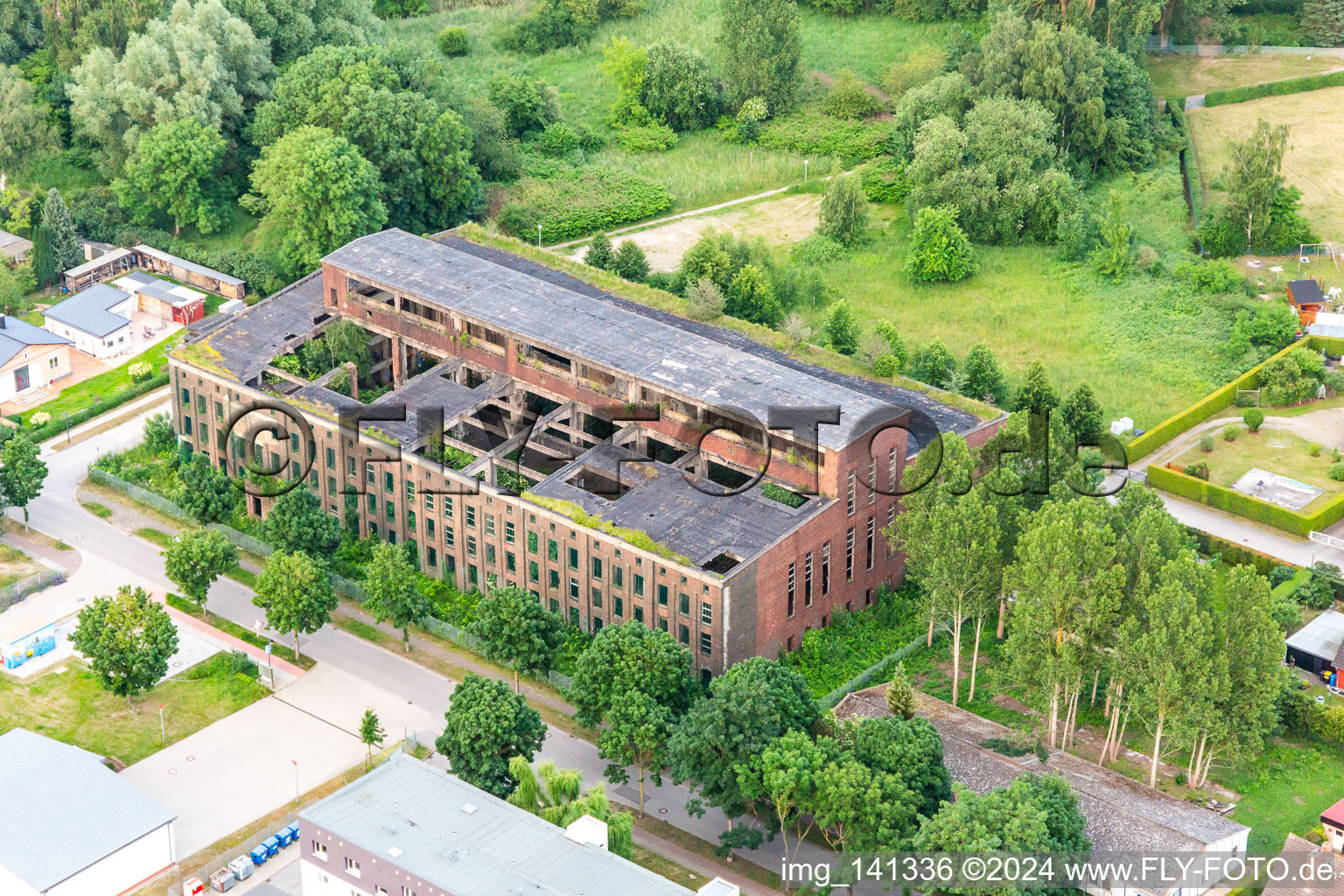 Vue aérienne de Ancienne usine d'oxygène pour la construction de fusées pendant la Seconde Guerre mondiale à Peenemünde dans le département Mecklembourg-Poméranie occidentale, Allemagne