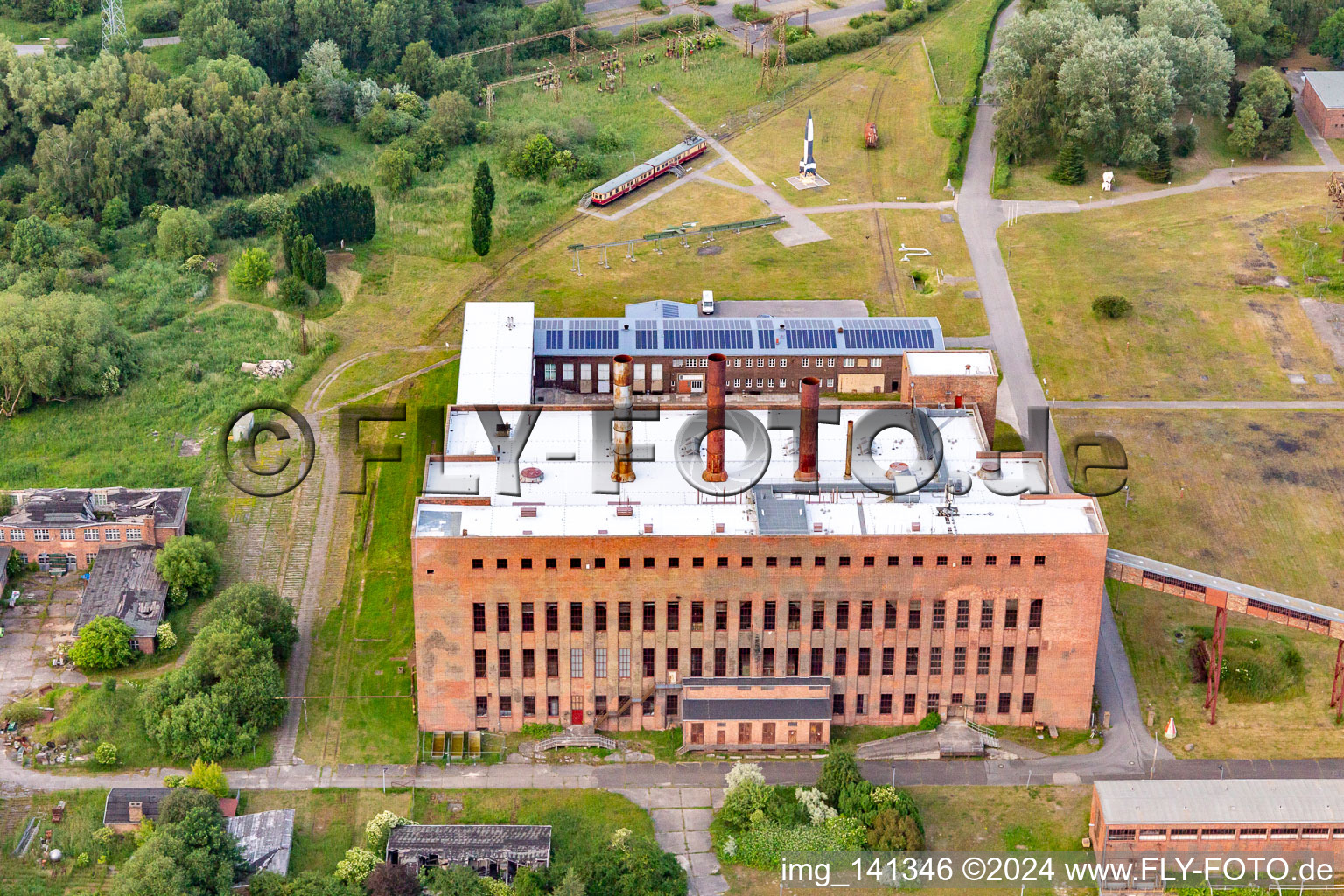 Vue aérienne de Musée historique et technique Peenemünde sur la construction de fusées pendant la Seconde Guerre mondiale dans l'ancienne centrale électrique à Peenemünde dans le département Mecklembourg-Poméranie occidentale, Allemagne