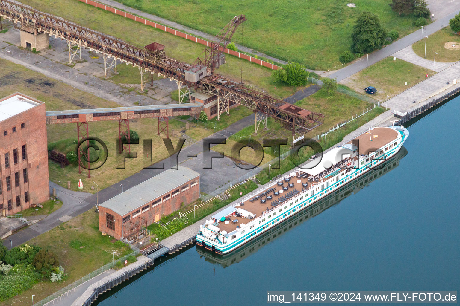 Vue aérienne de Bateau d'excursion Junkerborg à Peenemünde dans le département Mecklembourg-Poméranie occidentale, Allemagne