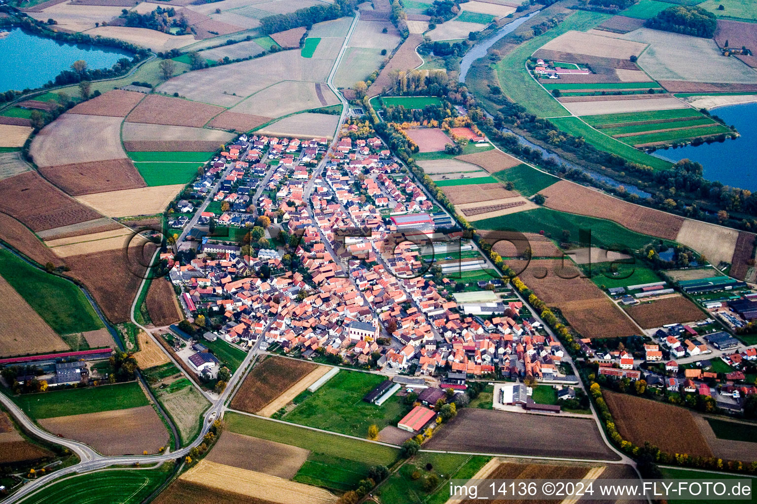 Neupotz dans le département Rhénanie-Palatinat, Allemagne d'un drone