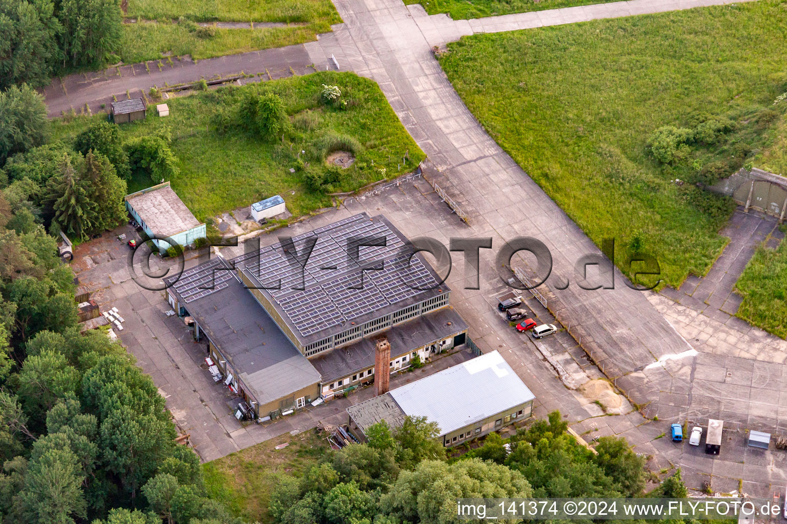 Vue aérienne de Hangar d'avions NVA KRS à l'aéroport Peenemünde à Peenemünde dans le département Mecklembourg-Poméranie occidentale, Allemagne