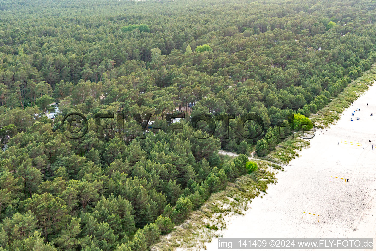 Camp de dunes Karlshagen à Karlshagen dans le département Mecklembourg-Poméranie occidentale, Allemagne depuis l'avion