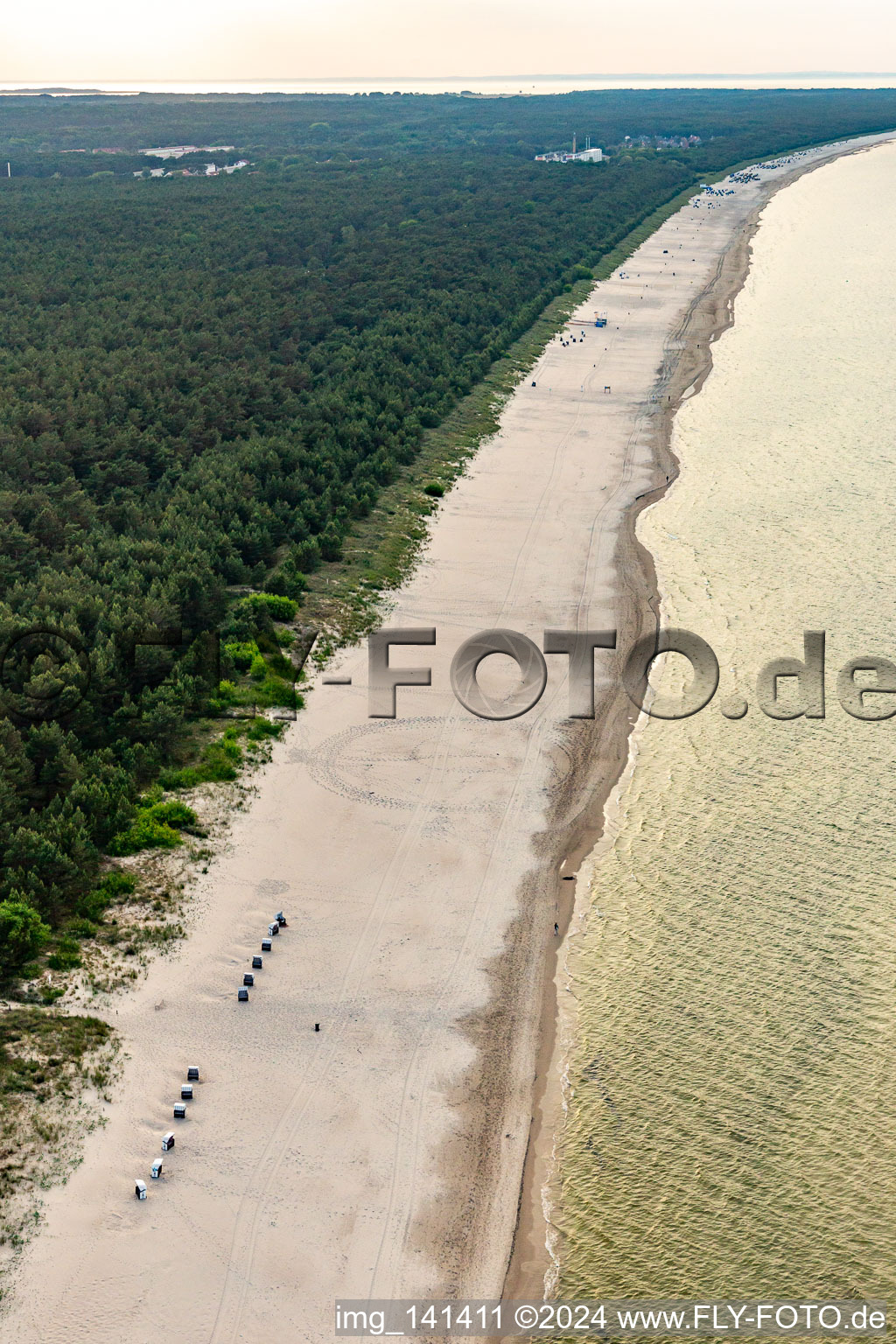 Vue aérienne de Plage pour chiens Trassenheide à Trassenheide dans le département Mecklembourg-Poméranie occidentale, Allemagne