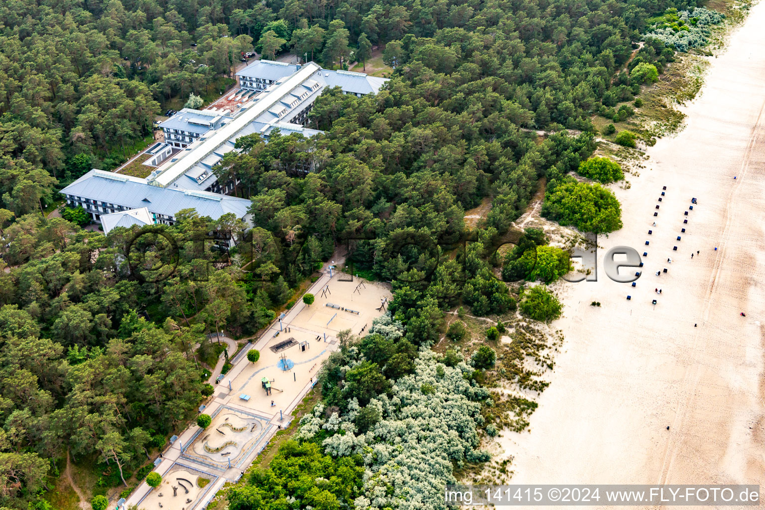 Vue aérienne de Clinique MEDICLIN Dune Forêt à Trassenheide dans le département Mecklembourg-Poméranie occidentale, Allemagne