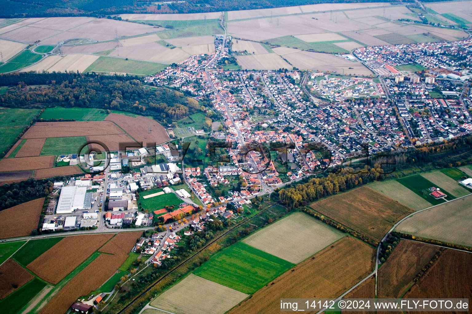 Vue aérienne de Bague commerciale à le quartier Hochstetten in Linkenheim-Hochstetten dans le département Bade-Wurtemberg, Allemagne
