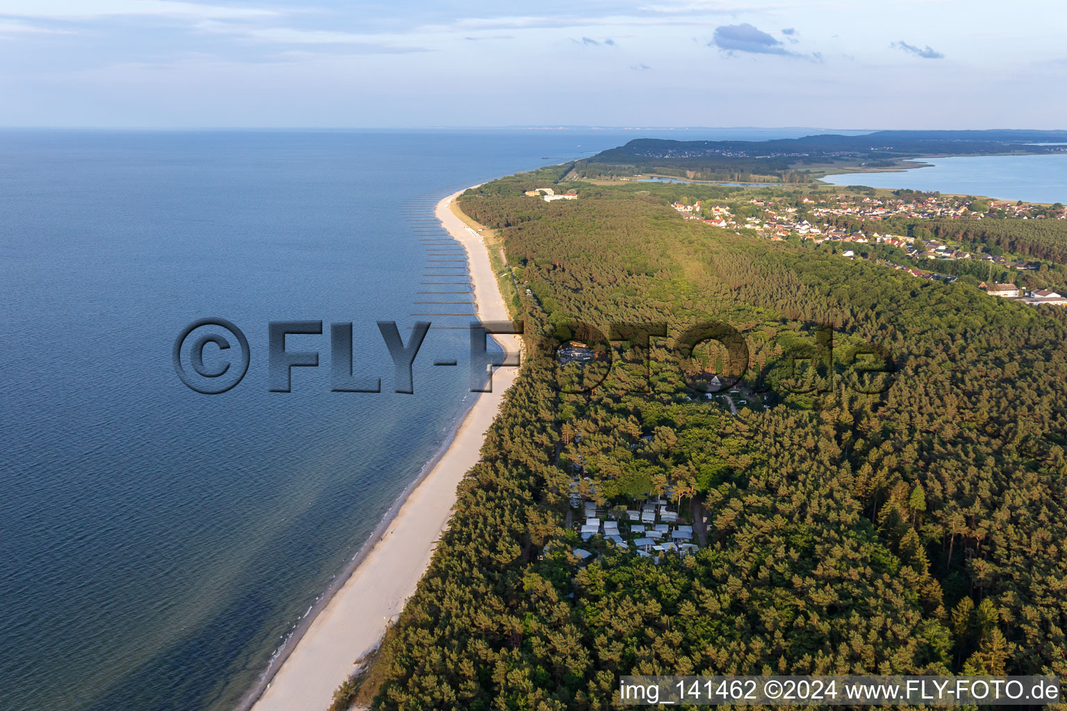 Vue aérienne de Plage de la mer Baltique vue du nord-ouest à Zempin dans le département Mecklembourg-Poméranie occidentale, Allemagne