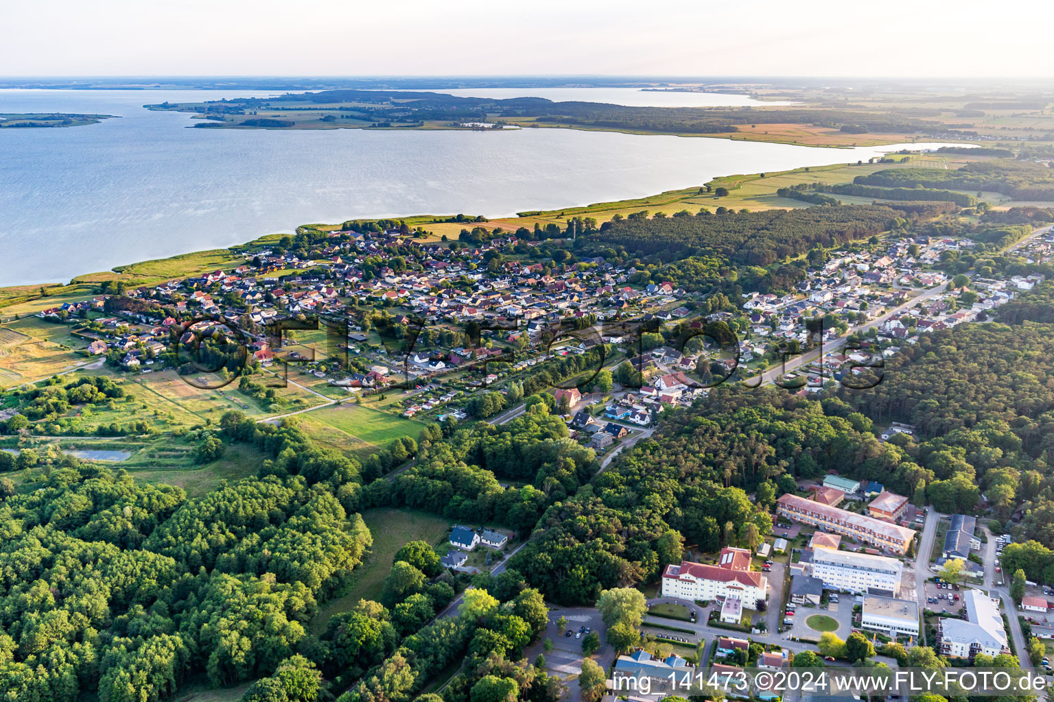 Vue aérienne de Côté eau arrière à Zempin dans le département Mecklembourg-Poméranie occidentale, Allemagne