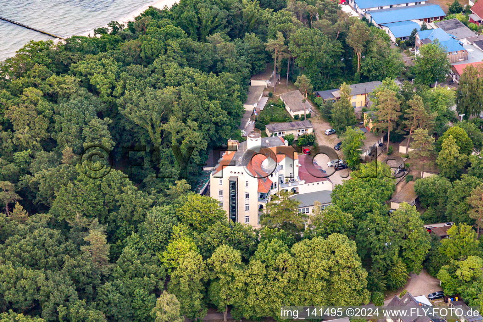 Vue aérienne de Château de la forêt de Parow à Koserow dans le département Mecklembourg-Poméranie occidentale, Allemagne