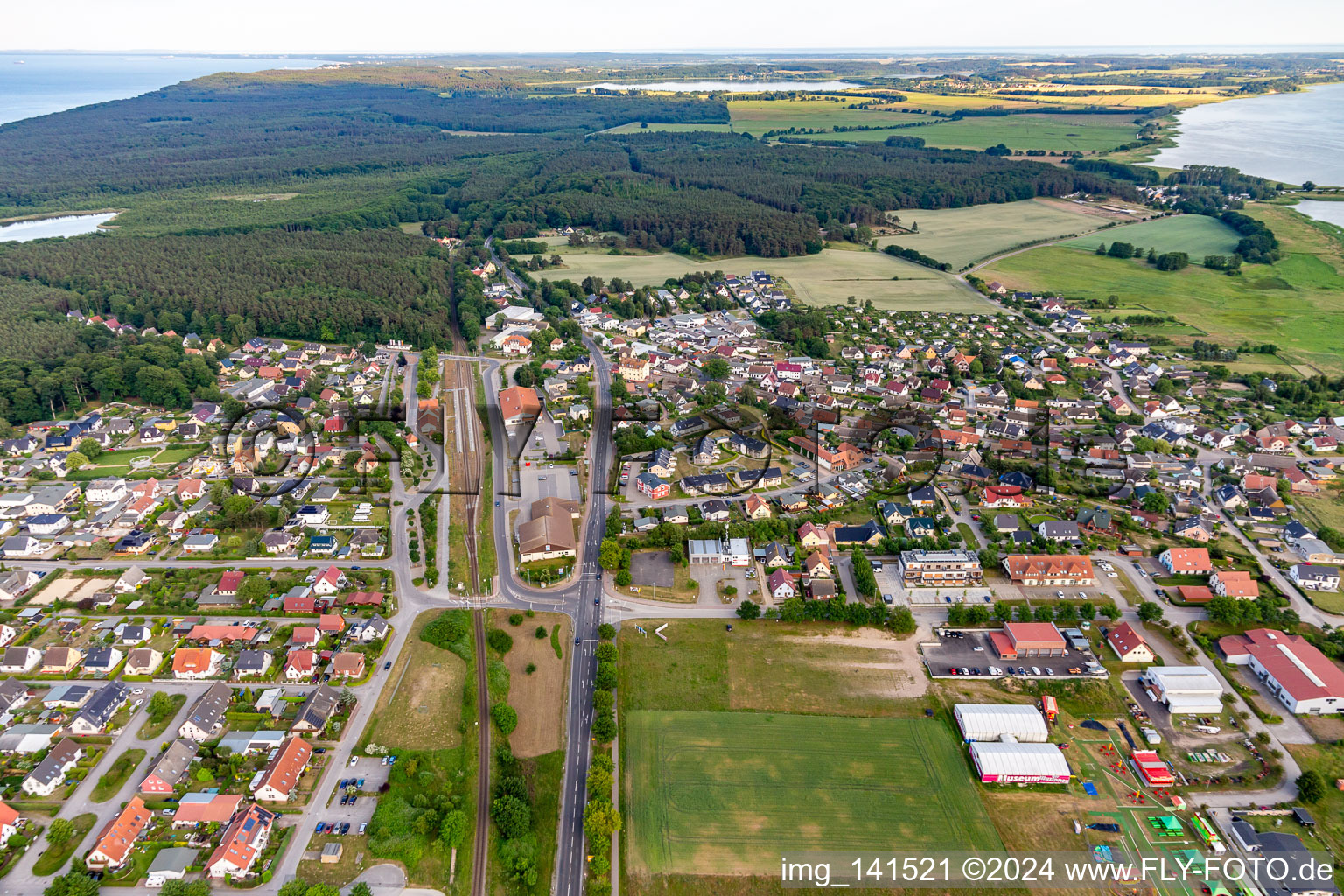 Vue aérienne de Gare Inselbahn du nord-ouest à Ückeritz dans le département Mecklembourg-Poméranie occidentale, Allemagne