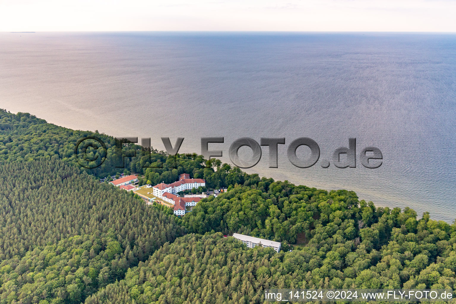 Vue aérienne de Centre de réadaptation Ückeritz, Clinique Ostseeblick - Assurance pension fédérale allemande à Ückeritz dans le département Mecklembourg-Poméranie occidentale, Allemagne